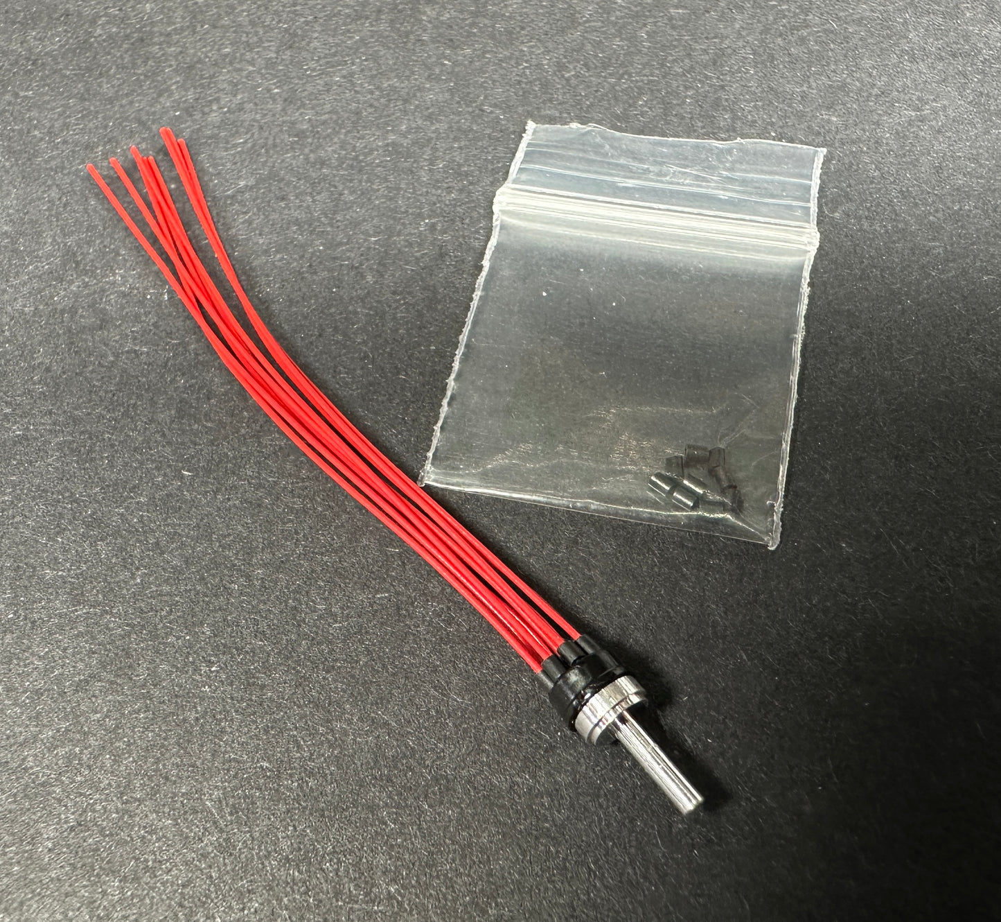 ProScale 1/25 Pre-wired V8 Distributor (Red)