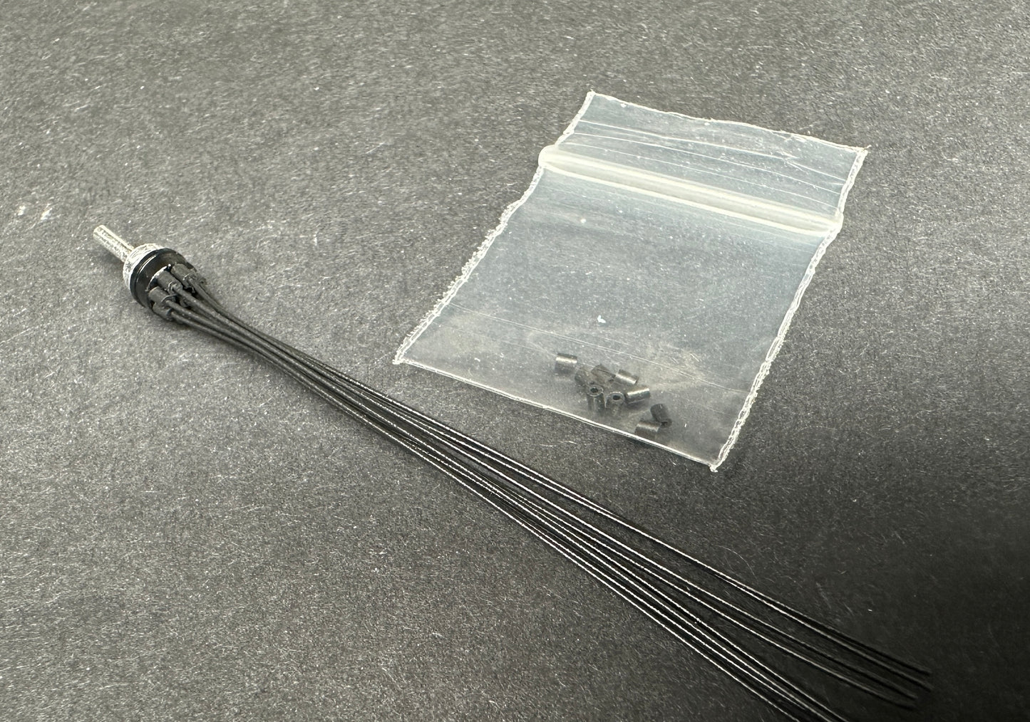 ProScale 1/25 Pre-wired V8 Distributor (Black)