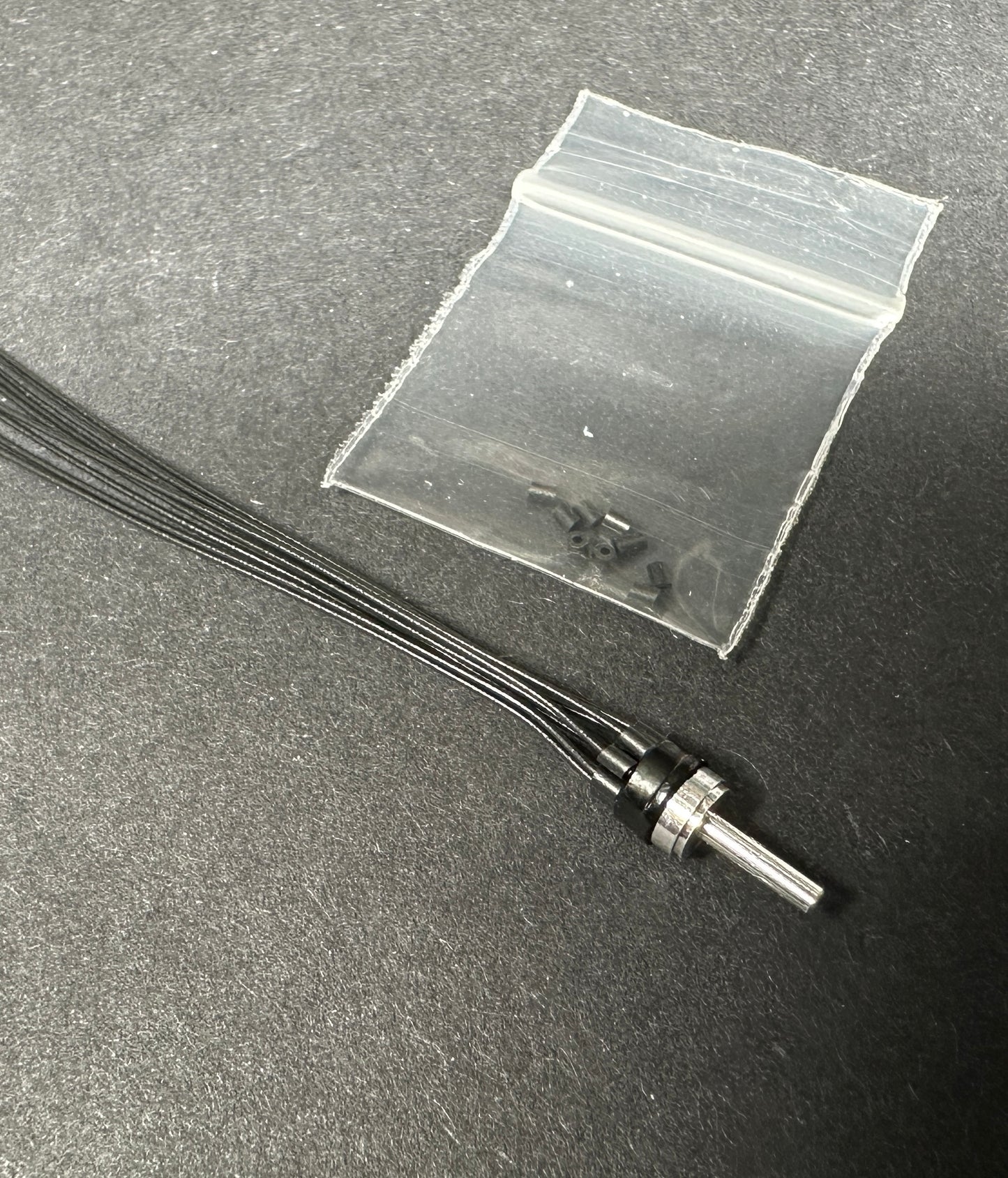 ProScale 1/25 Pre-wired V8 Distributor (Black)