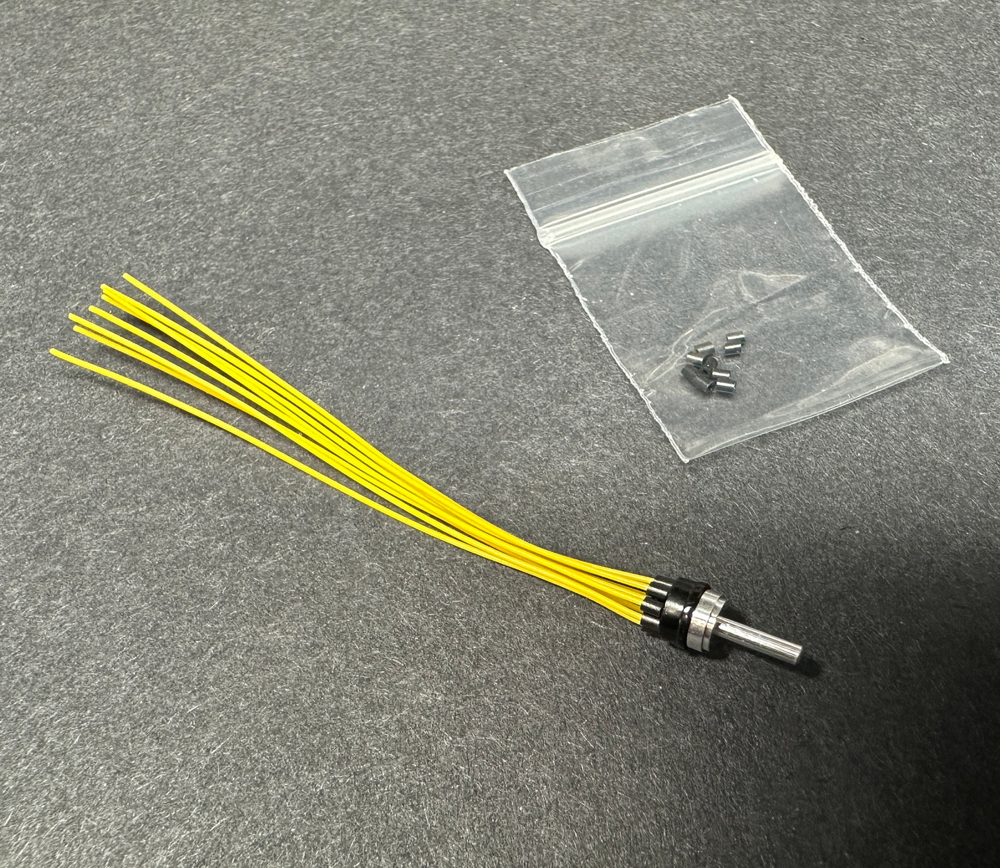ProScale 1/25 Pre-wired V8 Distributor (Yellow)